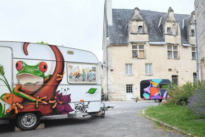 Graffeurs au château de Crissay-sur-Manse