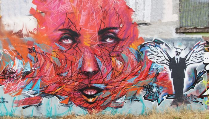 Graffeurs au château de Crissay-sur-Manse
