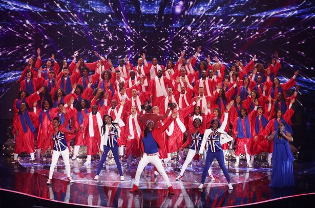 Gospel pour 100 voix Bousculade à la sortie de la messe