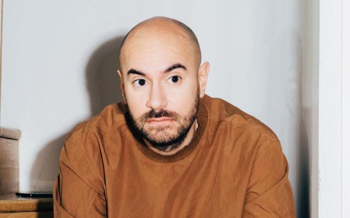 Kyan Khojandi dit-il la vérité&nbsp;? Sa Bonne soirée, c’est au Vinci et… c’est&nbsp;reporté en 2021