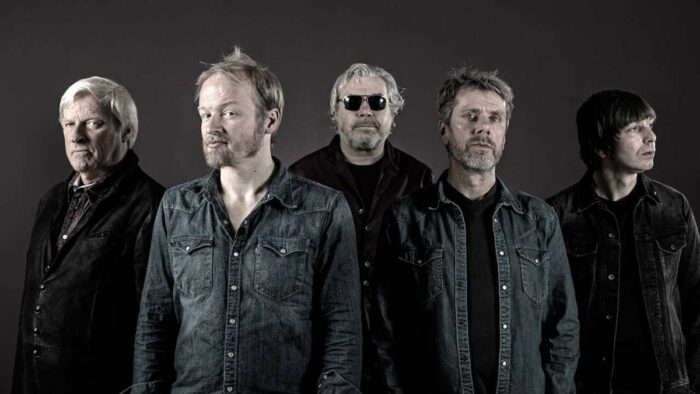 The Analogues chantent Abbey Road à Tours.