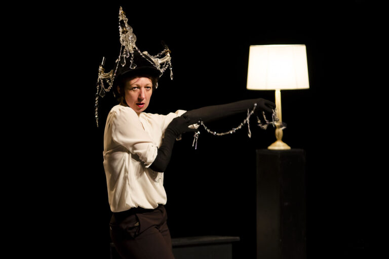 Tartuffe par la Compagnie WonderKaline à la Grange-théâtre de Vaugarni.