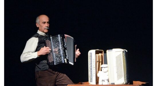 Serge Rigolet, accordéoniste, à la Grange-Théâtre de Vaugarni.