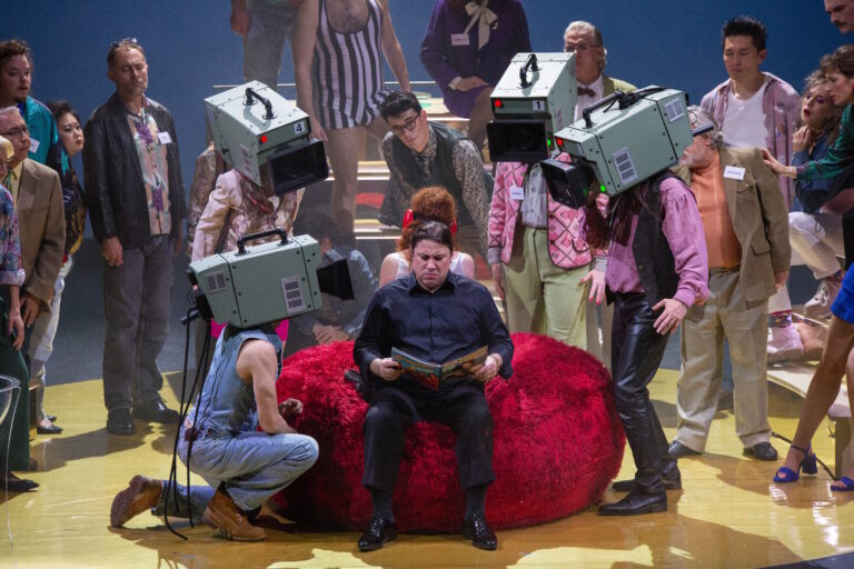 L'enfer du jeu télévisé, c'est "Le Petit Faust" à l'Opéra de Tours. (Photo Marie Pétry)